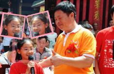 歐陽維建就是這樣的一面鏡子,也是這樣的一面旗幟。他就是這樣一位曾策劃李陽成功,也成就周弘的人,當時機還沒有來臨的時候,他就是幫別人找到成功的起點,也把自身的厚度積累起來。當時機來臨,就奔入大海,成就了自己的夢想。